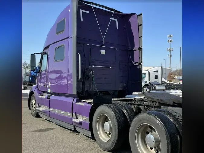 2024 VOLVO VNL64T860
