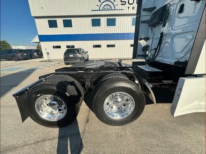 2020 Freightliner Cascadia 126
