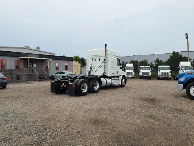 2020 FREIGHTLINER CASCADIA 113