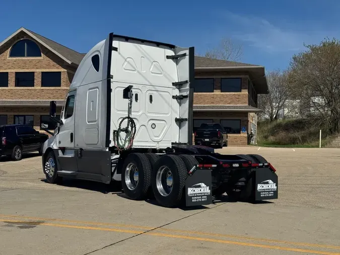 2022 FREIGHTLINER Cascadia 1267100123b999efb8c643a49769306ec35