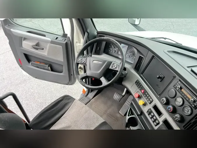 2020 Freightliner Cascadia 126