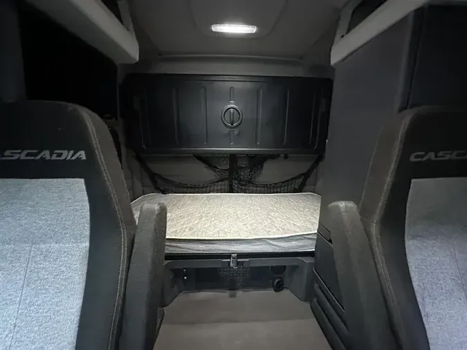 2019 FREIGHTLINER CA126