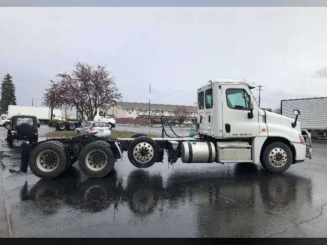 2017 Freightliner X12584ST