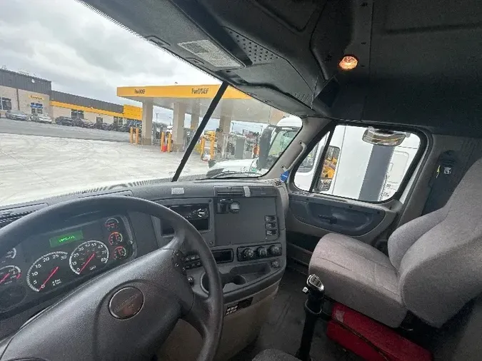 2018 Freightliner X12564ST