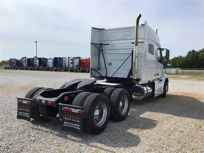 2019 VOLVO VNL740
