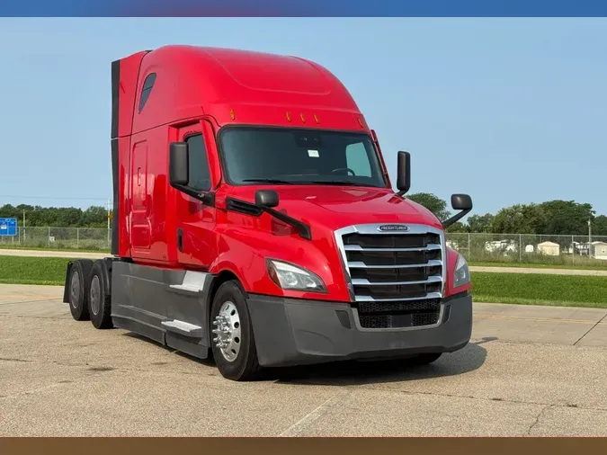 2021 FREIGHTLINER Cascadia 126