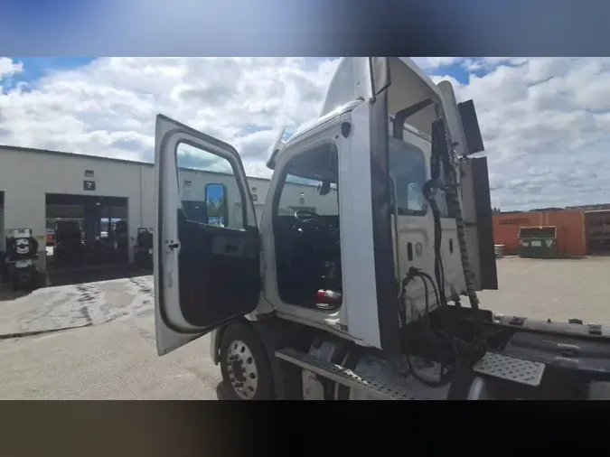 2019 Freightliner Cascadia 126