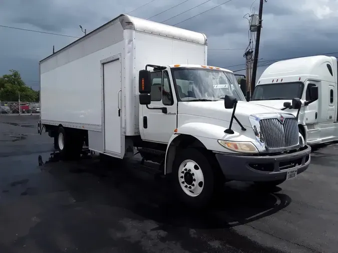 2018 NAVISTAR INTERNATIONAL 4300LP (4X2)