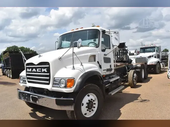 2005 MACK GRANITE CV713
