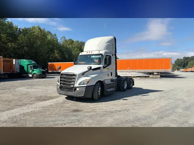 2020 Freightliner Cascadia 126