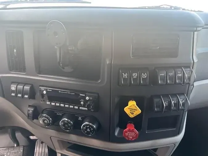 2024 Peterbilt 579711ab8c7ee98dbef98dea580a3d419d9