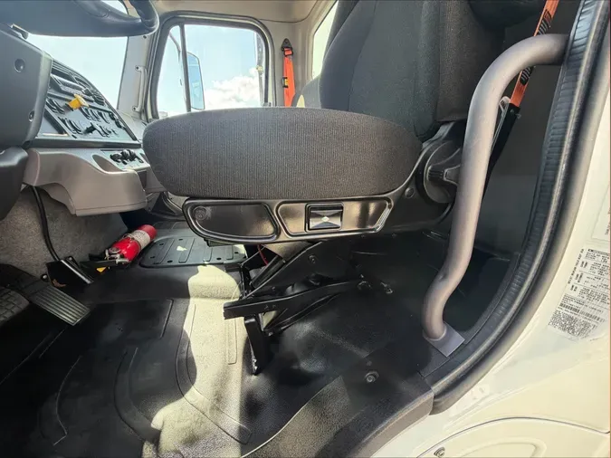 2020 Freightliner M2711cd19e9ca153b041d82ef6c87f7831