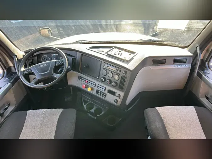 2020 Freightliner Cascadia 126