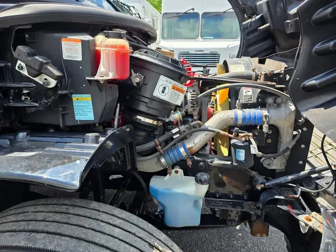 2018 FREIGHTLINER M2 106