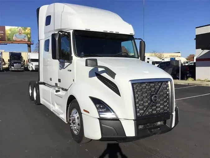 2022 VOLVO VNL760