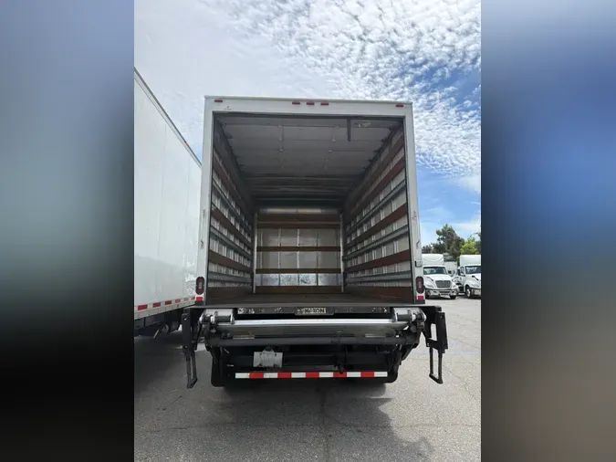 2017 FREIGHTLINER/MERCEDES M2 106