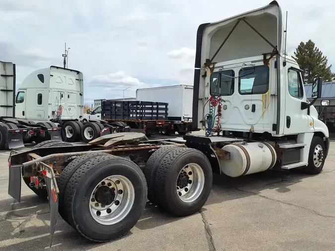 2018 FREIGHTLINER/MERCEDES CASCADIA 125