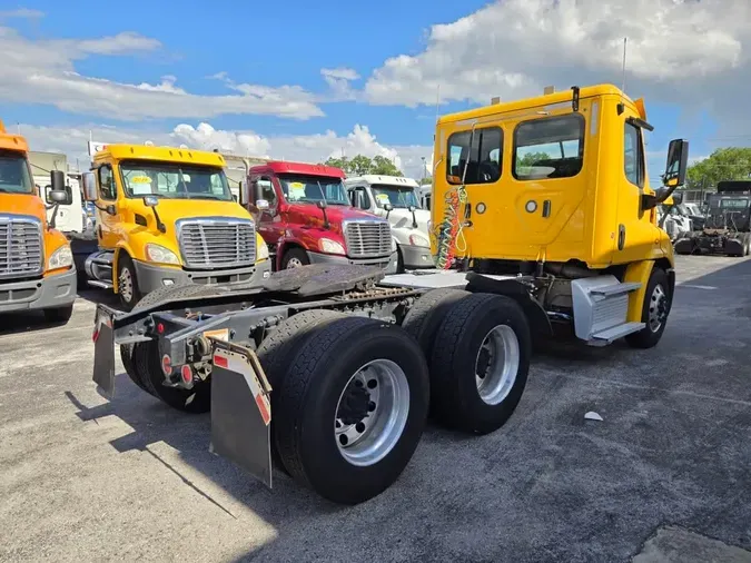 2019 FREIGHTLINER CASCADIA 113