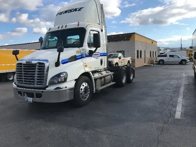 2017 Freightliner X11364ST