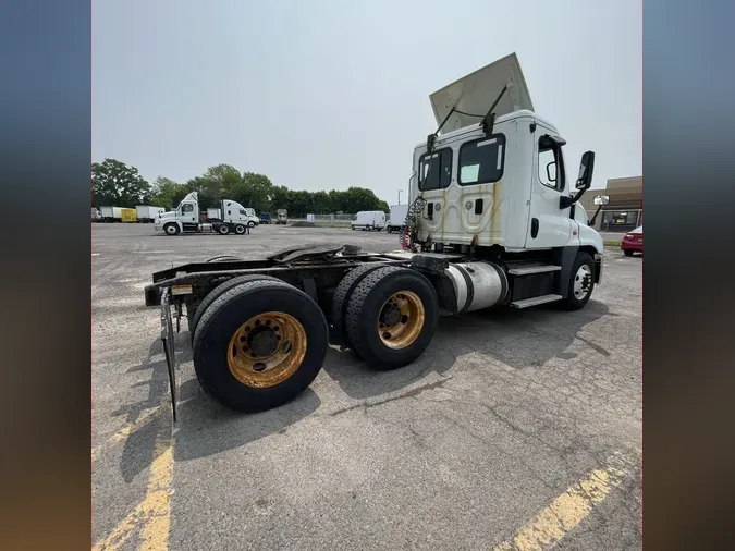 2016 FREIGHTLINER/MERCEDES CASCADIA 125