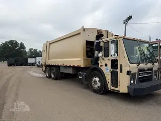 2012 MACK LEU613