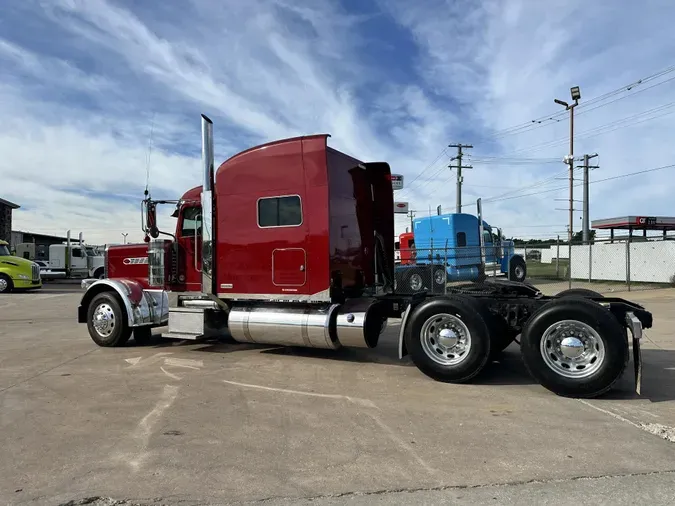 2021 Peterbilt 389