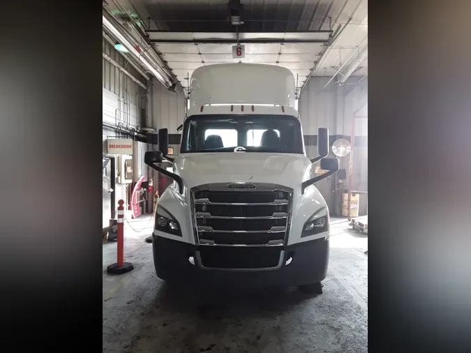 2019 FREIGHTLINER NEW CASCADIA 116