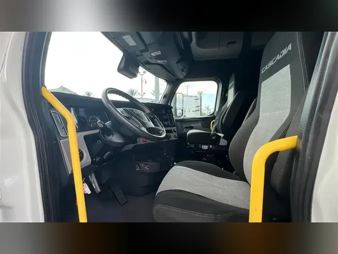 2021 FREIGHTLINER CA126