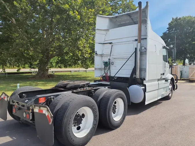 2020 VOLVO VNR64T-640