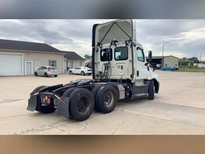 2020 Freightliner Cascadia 12671452acc2bb678171f8fa9bed54ff338