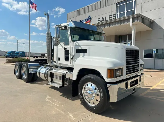 2019 MACK PI64T