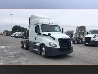2021 Freightliner Cascadia 126