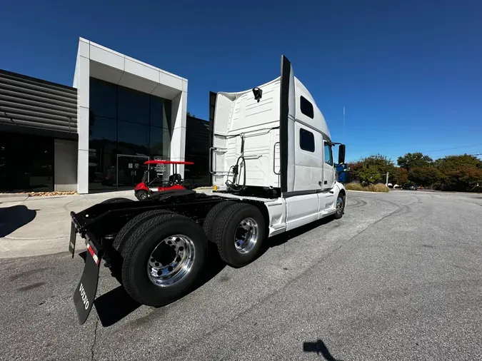 2022 Volvo VNL64T860