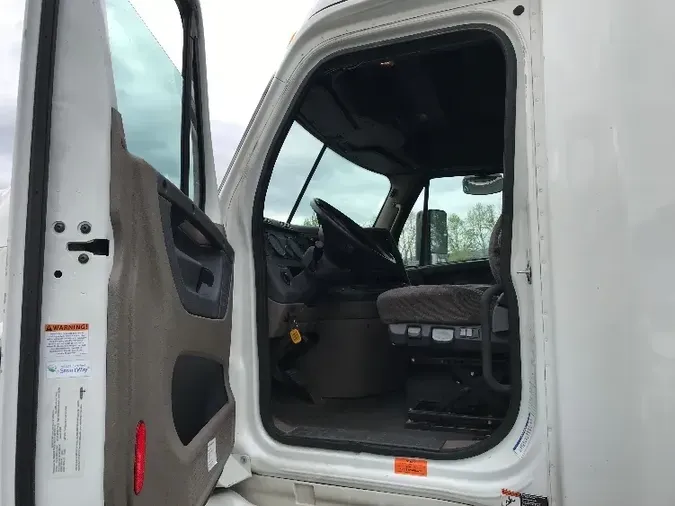 2018 Freightliner X12564ST