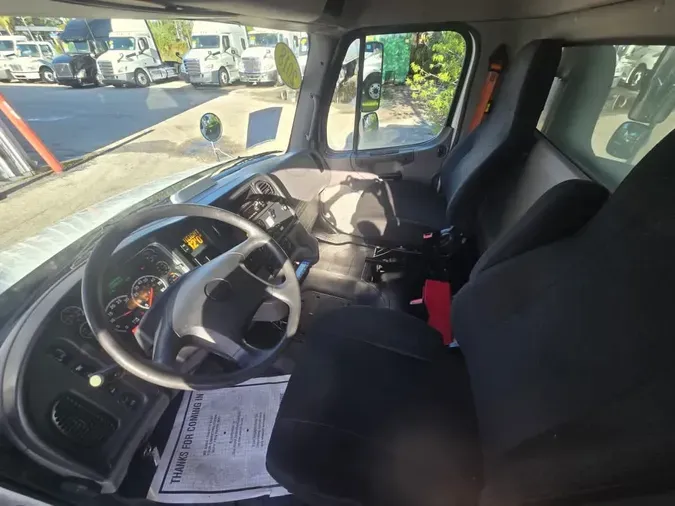 2018 FREIGHTLINER M2 106