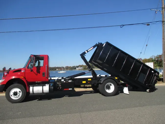 2018 INTERNATIONAL 4300
