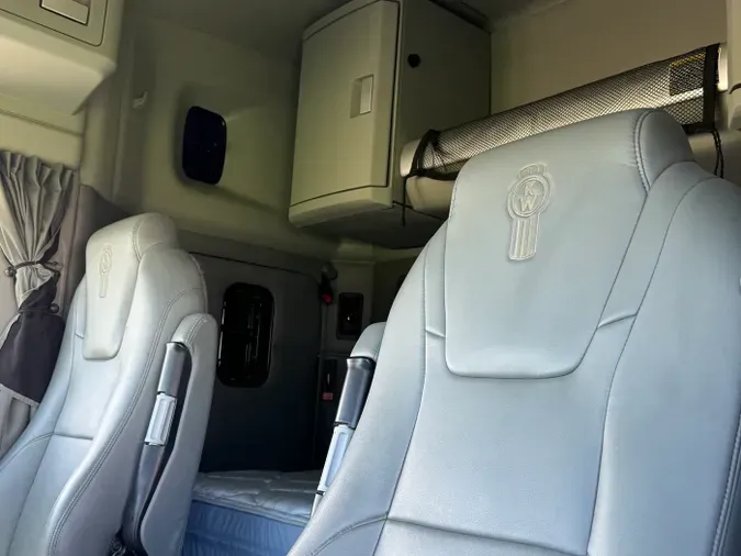 2021 Kenworth T880