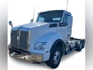 2023 Kenworth T880