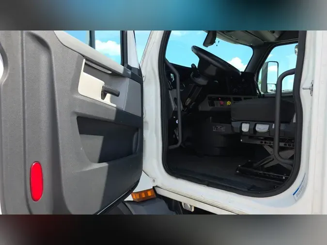 2019 Freightliner Cascadia 126