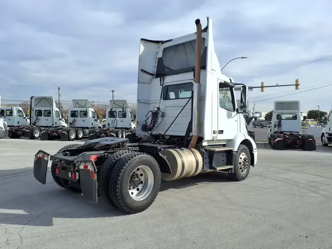 2019 VOLVO VNR42T 300