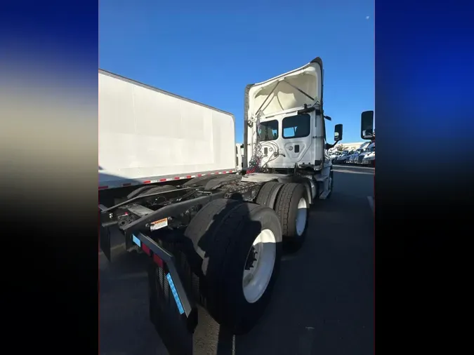 2017 FREIGHTLINER/MERCEDES CASCADIA 113716a62e9a1de5135762873eddff8352e