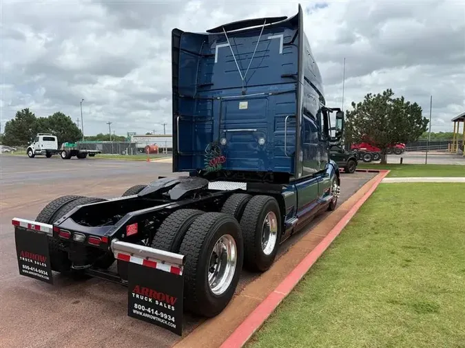 2021 VOLVO VNL760