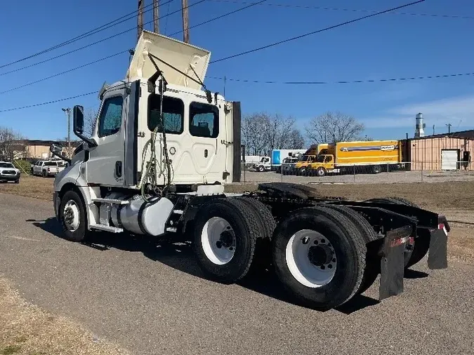 2018 Freightliner T12664ST