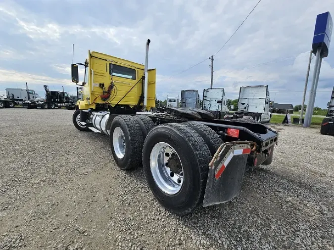 2018 VOLVO VNL64T300