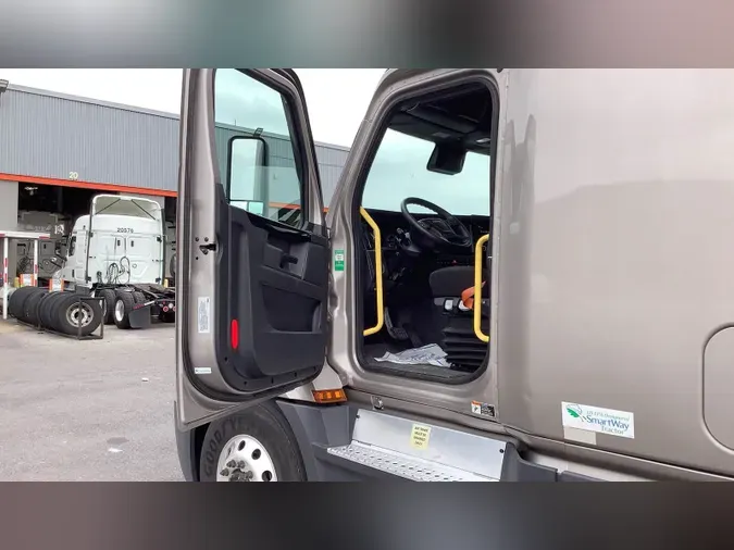 2024 Freightliner Cascadia 1267177bf77740eb42eccb2a3e43afab2ee