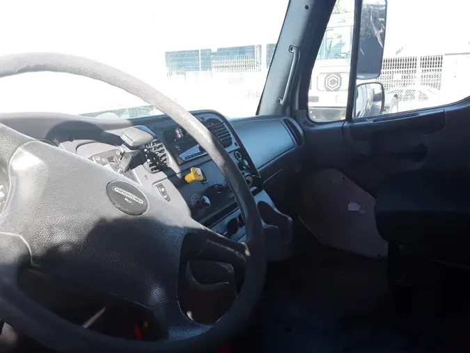 2018 FREIGHTLINER/MERCEDES M2 106