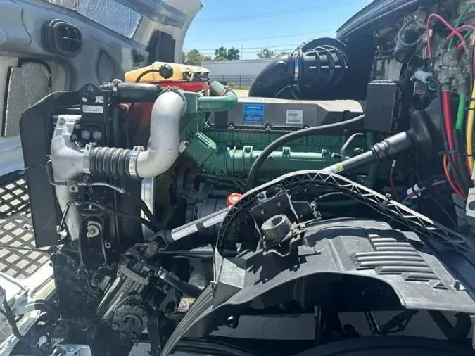 2017 Volvo VNL300717c0277f576b1fde3377607297b7bad
