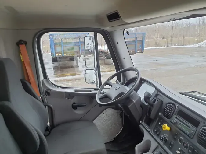 2017 FREIGHTLINER/MERCEDES M2 106