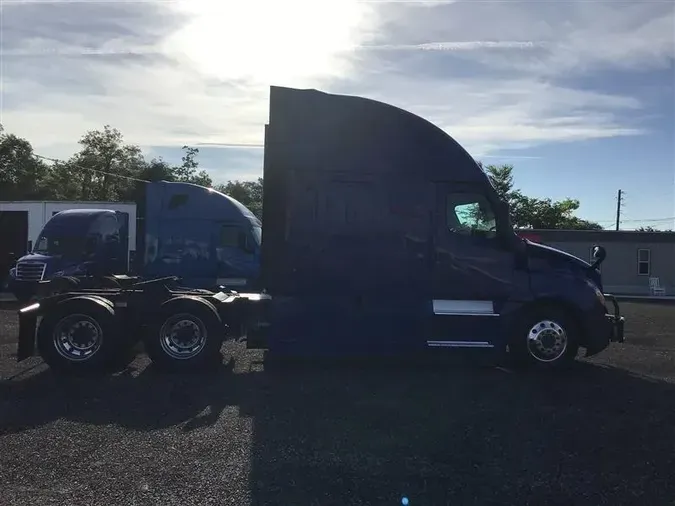 2021 FREIGHTLINER CA126