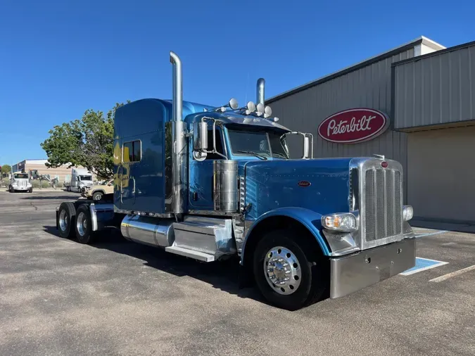 2020 Peterbilt 389